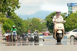 Hà Nội ngày nắng nóng, chiều tối và đêm có mưa rào và dông vài nơi