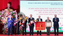 Trao danh hiệu Anh hùng LLVTND cho Đoàn Thanh niên cứu quốc thành Hoàng Diệu