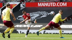 Hạ gục Burnley, Manchester United thắp sáng lại cơ hội vô địch