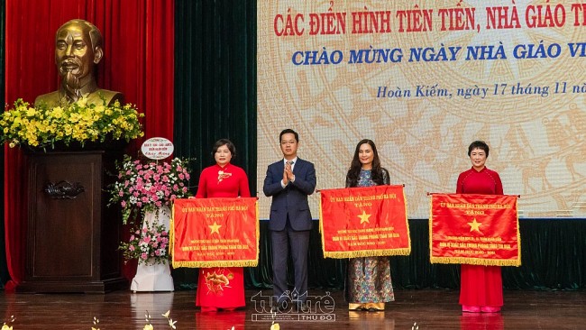 Ngành GD&ĐT quận Hoàn Kiếm: Tuyên dương điển hình tiên tiến, nhà giáo tiêu biểu năm 2021