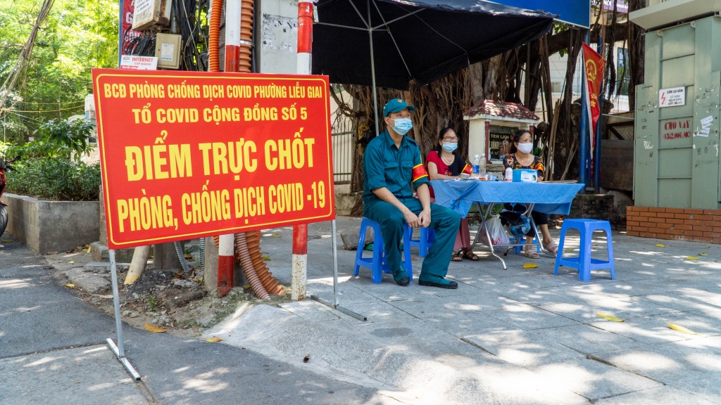 Emagazine: Tăng cường kiểm soát, củng cố "pháo đài" chống dịch