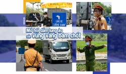 Mồ hôi đẫm lưng áo vẫn vững vàng bám chốt chống dịch