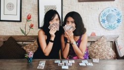 Nhiều người trẻ “nghiện” xem bài tarot đầu năm