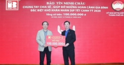 Trao 100 suất quà Tết cho người nghèo, người có hoàn cảnh khó khăn