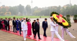 Lãnh đạo thành phố vào lăng viếng Chủ tịch Hồ Chí Minh và tưởng niệm các Anh hùng liệt sĩ