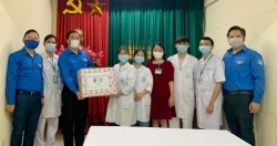Bí thư Thành đoàn Hà Nội thăm, tặng quà sinh viên tình nguyện phòng chống dịch Covid-19