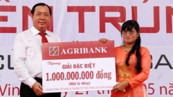 Agribank trao sổ tiết kiệm 1 tỷ đồng tới khách hàng trúng giải Đặc biệt