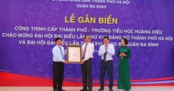 Tiểu học Hoàng Diệu gắn biển công trình chào mừng Đại hội Đảng bộ thành phố