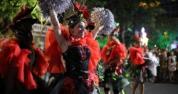 Khán giả hát sung, nhảy tưng bừng đêm Carnival Đà Nẵng