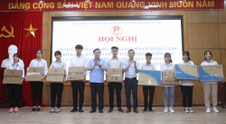 Hà Nội tặng máy tính cho học sinh có hoàn cảnh khó khăn đợt 6