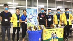 Phát miễn phí hơn 28 nghìn chai nước tới công nhân Hà Nội