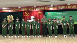 Các bạn nhỏ "Học làm chiến sĩ công an"