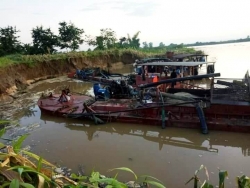 Vụ khai thác cát trên sông Krông Nô gây sạt lở nghiêm trọng: Chính quyền quyết liệt chấn chỉnh hay “giơ cao đánh khẽ”?