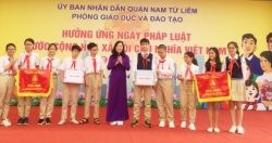 Học sinh THCS Nguyễn Du hào hứng hưởng ứng Ngày Pháp luật 2019