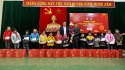 Nhiều phần quà “Xuân tình nguyện - Tết ấm yêu thương” tặng thiếu nhi Mỹ Đức, Sóc Sơn