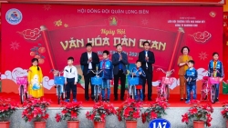 Sôi nổi, hấp dẫn Ngày hội văn hóa dân gian quận Long Biên