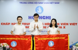 Hội Sinh viên thành phố Hà Nội nhận cờ thi đua xuất sắc